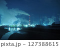 工場夜景の見える工場 127388615