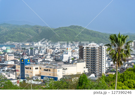 天草市 市街地風景「青空光芒に映える天草キリシタン館から観える周辺風景」(天草市) 天草市 市街地風景「青空光芒に映える天草キリシタン館から観える周辺風景」(天草市) 127390246