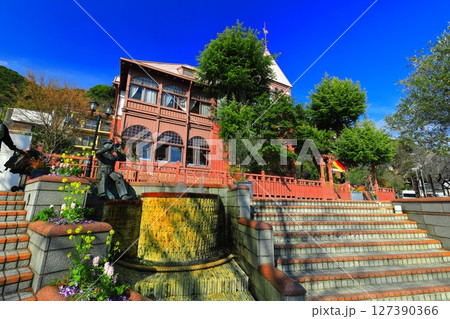 【兵庫県】快晴の風見鶏の舘（神戸北野異人館） 127390366