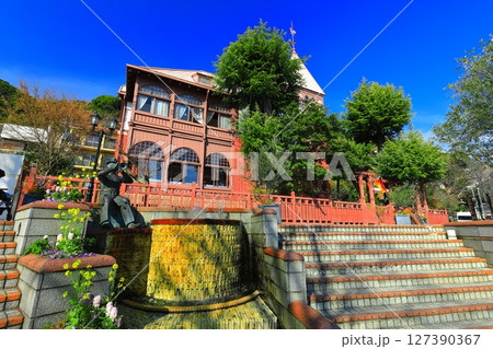 【兵庫県】快晴の風見鶏の舘（神戸北野異人館） 127390367