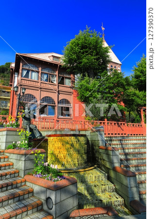 【兵庫県】快晴の風見鶏の舘（神戸北野異人館） 127390370