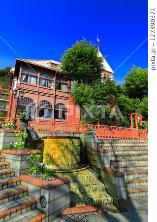 【兵庫県】快晴の風見鶏の舘（神戸北野異人館） 127390371