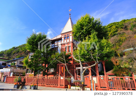 【兵庫県】快晴の風見鶏の舘（神戸北野異人館） 127390378