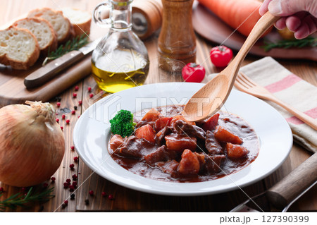 野菜たっぷりのタンシチュー 127390399