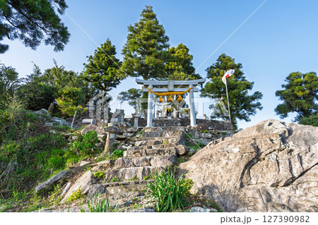 倉岳神社 「古代から天草の人々が霊山として仰ぐ、天草諸島最高峰（標高682m）の「倉岳」」天草市倉岳 127390982