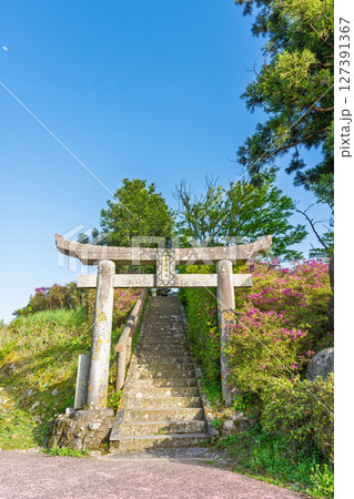倉岳神社 「古代から天草の人々が霊山として仰ぐ、天草諸島最高峰(標高682m)の「倉岳」」天草市倉岳 倉岳神社 「古代から天草の人々が霊山として仰ぐ、天草諸島最高峰(標高682m)の「倉岳」」天草市倉岳 127391367