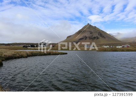アイスランド、スナイフェルスネス半島、アルナルスターピ海岸 127391599
