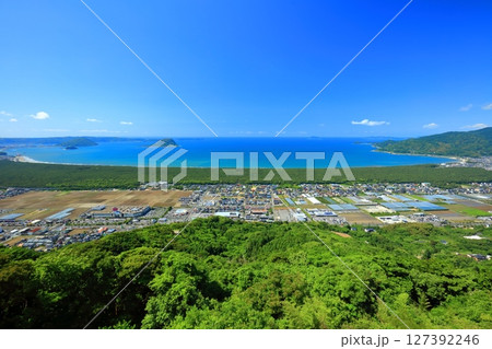 【佐賀県】鏡山展望テラスから見た虹の松原と唐津湾と玄界灘 127392246