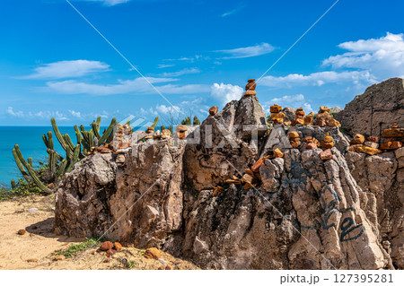 Trail along the coast and beaches from Jericoacoara to Pedra Furada in Ceara State, Brazil. 127395281