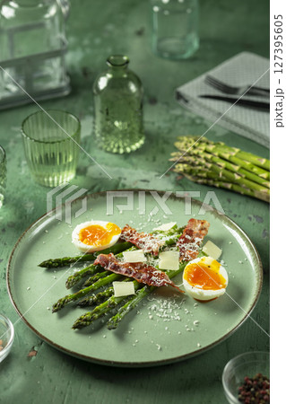 Green asparagus with bacon, parmesan and soft boiled eggs creating a healthy and delicious meal 127395605