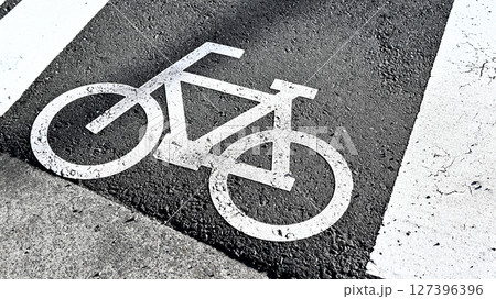 自転車マーク　路面表示 127396396