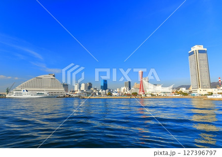 【兵庫県】改装後のポートタワーと神戸メリケンパーク 【兵庫県】改装後のポートタワーと神戸メリケンパーク 127396797