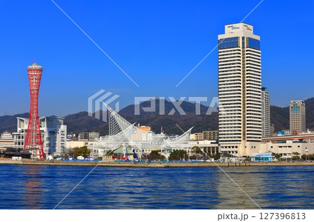 【兵庫県】改装後のポートタワーと神戸メリケンパーク 【兵庫県】改装後のポートタワーと神戸メリケンパーク 127396813