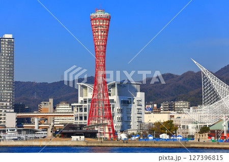 【兵庫県】改装後のポートタワーと神戸メリケンパーク 127396815
