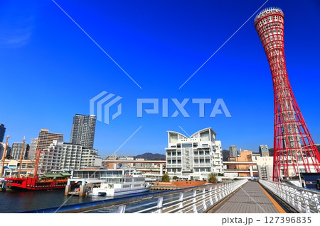 【兵庫県】改装後のポートタワーと神戸港 【兵庫県】改装後のポートタワーと神戸港 127396835