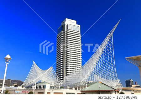 【兵庫県】快晴の神戸メリケンパーク 127396849