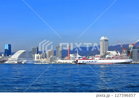 【兵庫県】快晴の神戸港とジャンボフェリー 【兵庫県】快晴の神戸港とジャンボフェリー 127396857