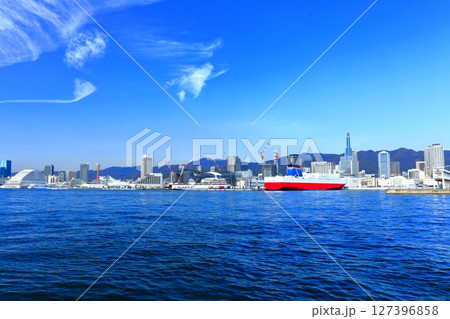 【兵庫県】快晴の神戸港と三宮 127396858