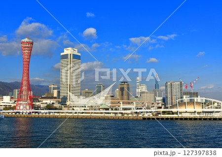 【兵庫県】改装後のポートタワーと神戸メリケンパーク 【兵庫県】改装後のポートタワーと神戸メリケンパーク 127397838