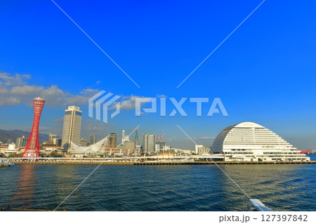 【兵庫県】改装後のポートタワーと神戸メリケンパーク 【兵庫県】改装後のポートタワーと神戸メリケンパーク 127397842