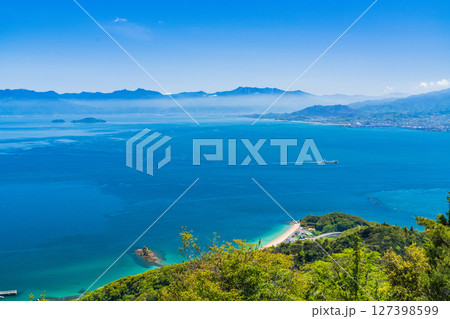 《愛媛県》瀬戸内海の大海原・亀老山展望公園の眺め 127398599