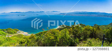 《愛媛県》瀬戸内海の大海原・亀老山展望公園の眺め 127398601