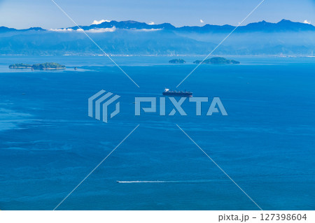 《愛媛県》瀬戸内海の大海原・亀老山展望公園の眺め 127398604