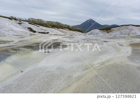 白い石英が堆積した霊場恐山 白い石英が堆積した霊場恐山 127398621