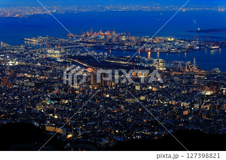 【兵庫県】六甲山（掬星台）から見た神戸の夜景 127398821
