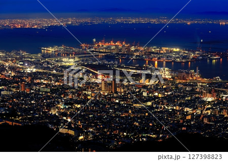 【兵庫県】六甲山（掬星台）から見た神戸の夜景 127398823