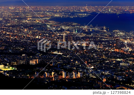 【兵庫県】六甲山（掬星台）から見た大阪の夜景 127398824