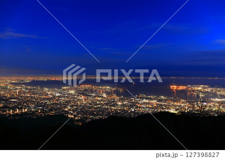 【兵庫県】六甲山(掬星台)から見た神戸の夜景 【兵庫県】六甲山(掬星台)から見た神戸の夜景 127398827