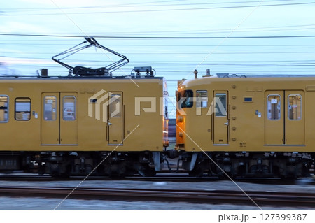 ［JR-V］伯備線115系電車（ワンマン車4両編成） 127399387