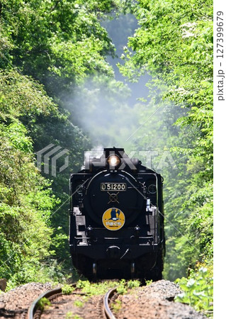 SLやまぐち号　田代トンネルを抜け　篠目へ下る　 127399679