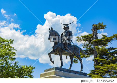 仙台市全景　伊達政宗騎馬像 127399852