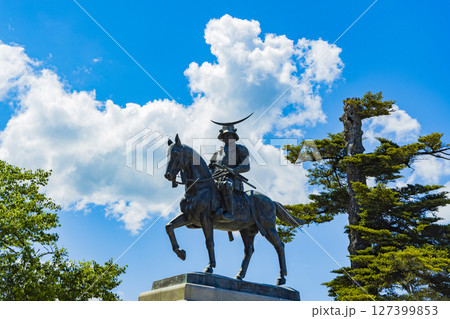 仙台市全景　伊達政宗騎馬像 127399853