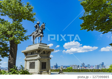 仙台市全景　伊達政宗騎馬像 127399865