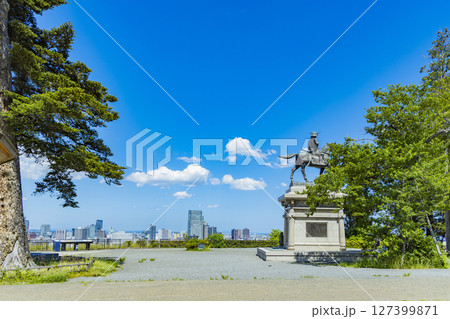 仙台市全景 伊達政宗騎馬像 仙台市全景 伊達政宗騎馬像 127399871