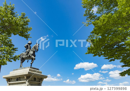 仙台市全景　伊達政宗騎馬像 127399898