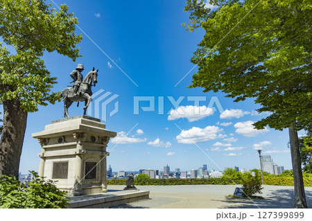 仙台市全景　伊達政宗騎馬像 127399899