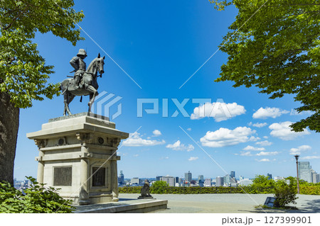 仙台市全景　伊達政宗騎馬像 127399901