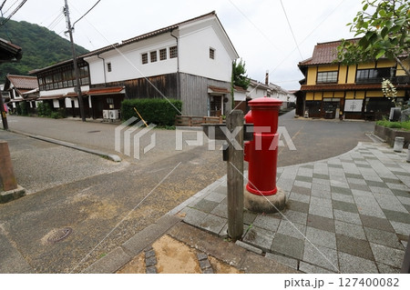 鳥取 倉吉 丸ポストのある風景(倉吉市打吹玉川伝統的建造物群保存地区) 鳥取 倉吉 丸ポストのある風景(倉吉市打吹玉川伝統的建造物群保存地区) 127400082