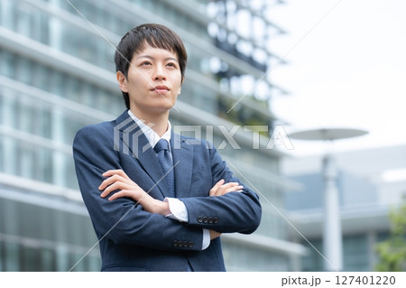 ビジネスマン 若い男性 ビジネスマン 若い男性 127401220