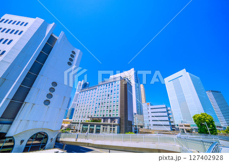 日本の横浜都市景観 桜木町駅 新南口(市役所口)やホテルメッツ、横浜市役所などを桜木橋から望む 日本の横浜都市景観 桜木町駅 新南口(市役所口)やホテルメッツ、横浜市役所などを桜木橋から望む 127402928