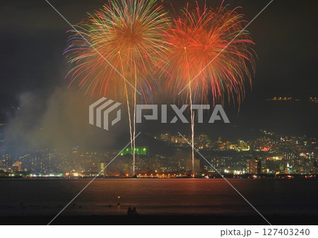 別府市街と花火（火の海まつり） 127403240