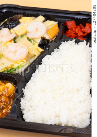 美味しい海老と野菜の塩炒め中華弁当 127404208