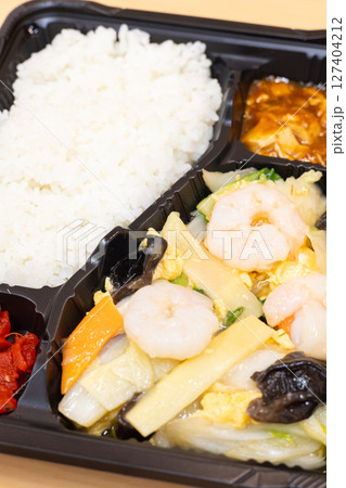 美味しい海老と野菜の塩炒め中華弁当 127404212