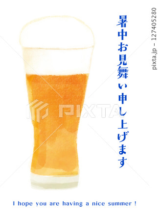 水彩タッチで描いた、ジョッキに入ったビールのイラストレーションの夏の挨拶状 127405280