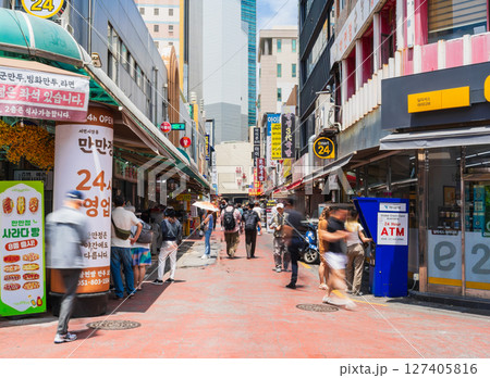 釜山　西面（ソミョン）のデジクッパ通り 127405816