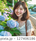 沿道に咲く紫陽花と乙女3 127406186
